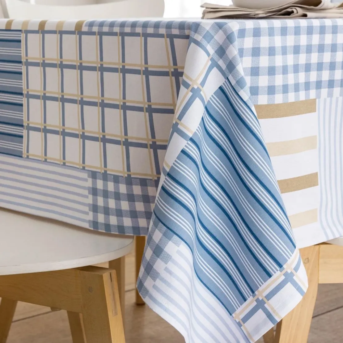 BecquetNappe en coton bleue à motifs patchwork - PACHOU