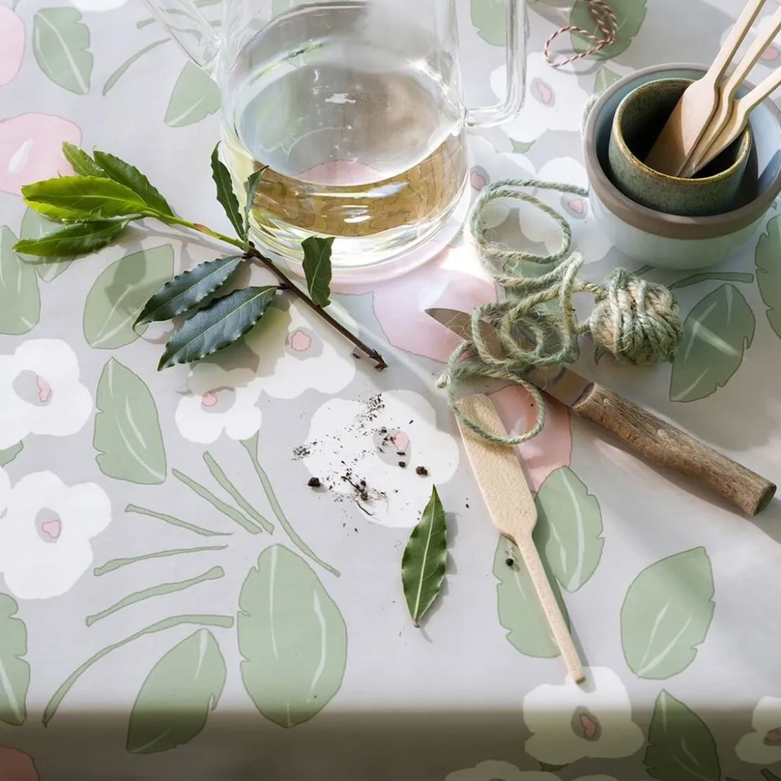 BecquetNappe en Toile cirée BLOOM ROMANTIC à fleurs blanches et roses