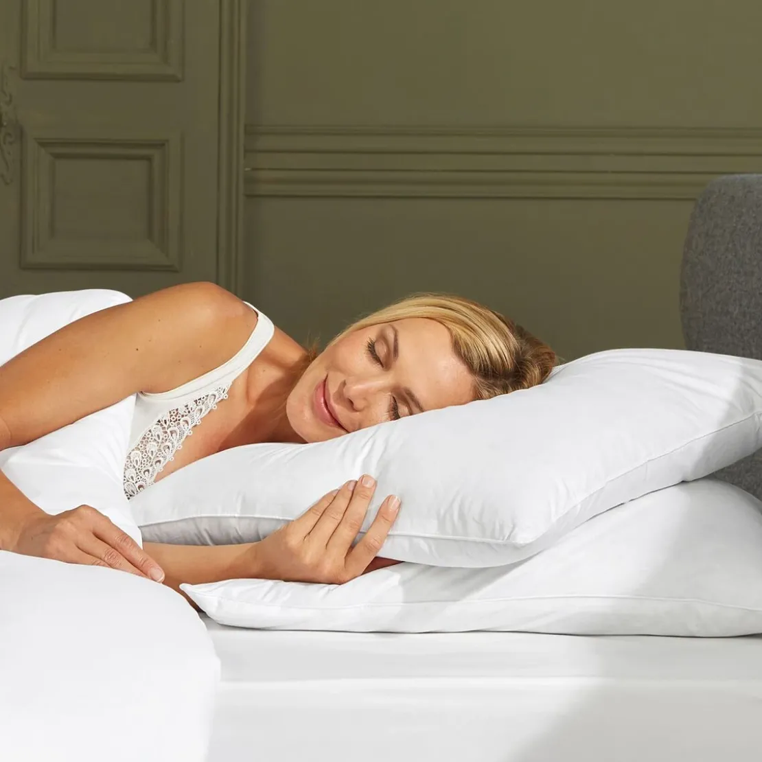 BecquetOreiller moelleux 70% duvet d’oie et canard blanc uni anti-tache - PHENIX