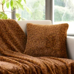 BecquetPlaid marron caramel motifs faune et flore LEO
