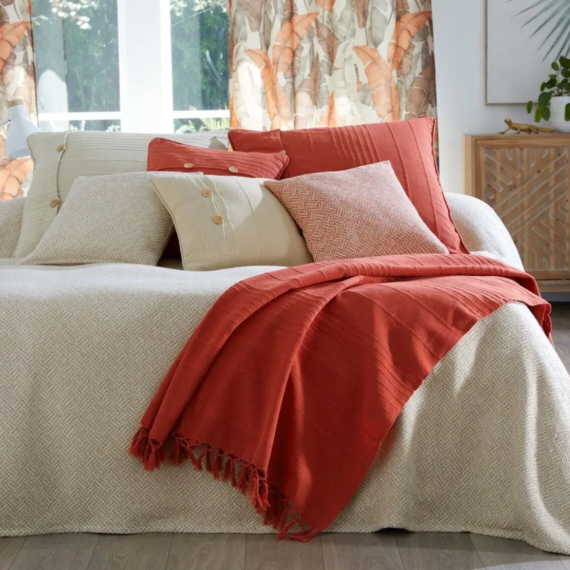 BecquetPlaid ou jeté de canapé uni en coton ORION - Rouge Tomette