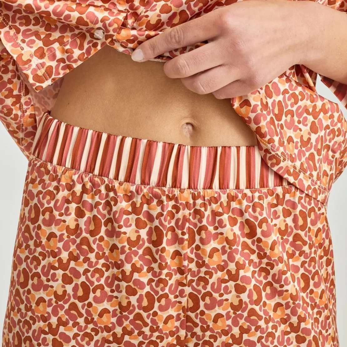 BecquetPyjama en satin PAULETTELEO motif Leopard - rose