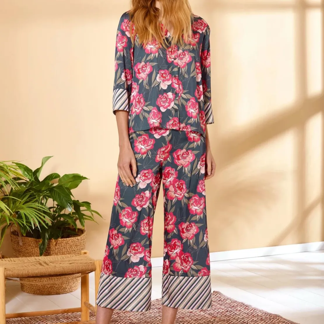 BecquetPyjama femme en satin HANOIPYJ motif pavoines - rose