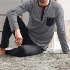 BecquetPyjama homme en coton gris chiné avec détails noirs - DODO Homewear