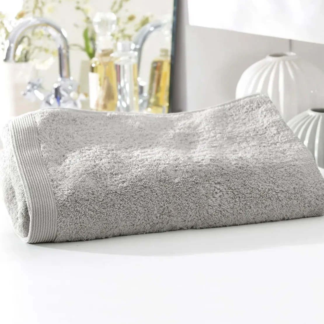 BecquetServiette de toilette 550g/m² CAROLINE - gris perle