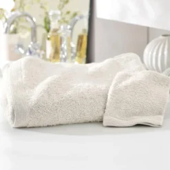BecquetServiette de toilette 550g/m² CAROLINE - blanc ivoire