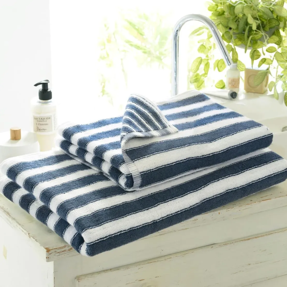 BecquetServiette de toilette en coton bleu motif rayures - Collection LAURA