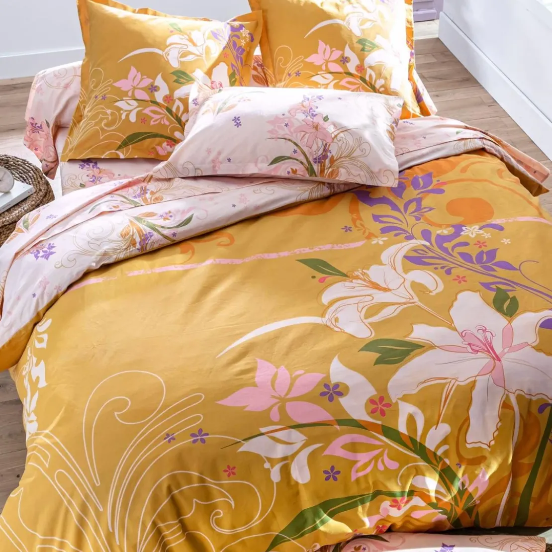 BecquetTaie de traversin coton beige rosé motif floral multicolore - Collection DR. JOELO