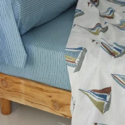 BecquetTaie de traversin en coton bleu grisé à rayures - VOILIERS