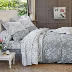 BecquetTaie de traversin en percale de coton gris à motif volutes - PASTOURELLE