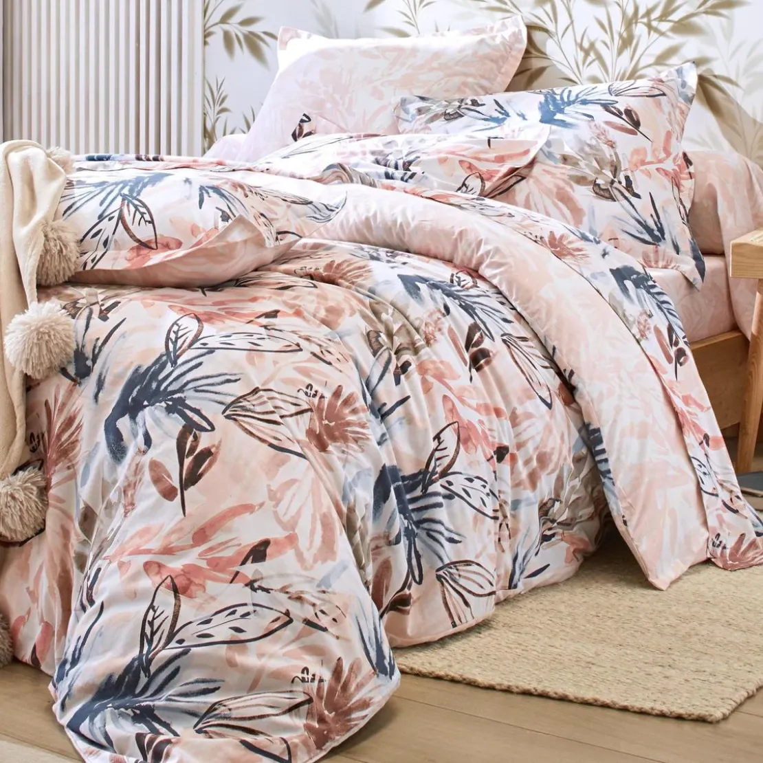 BecquetTaie de traversin motif feuillage AQUARELLE beige rosé 43 x 185 cm