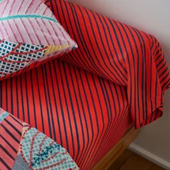 BecquetTaie de traversin polycoton rouge à rayures bleu marine - SOFT POP