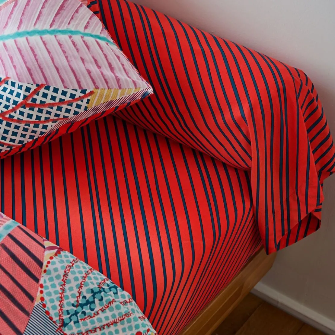 BecquetTaie de traversin polycoton rouge à rayures bleu marine - SOFT POP