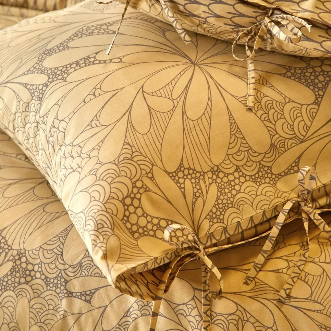 BecquetTaie d'oreiller nouettes coton jaune ocre floral brun taupe - SIDO