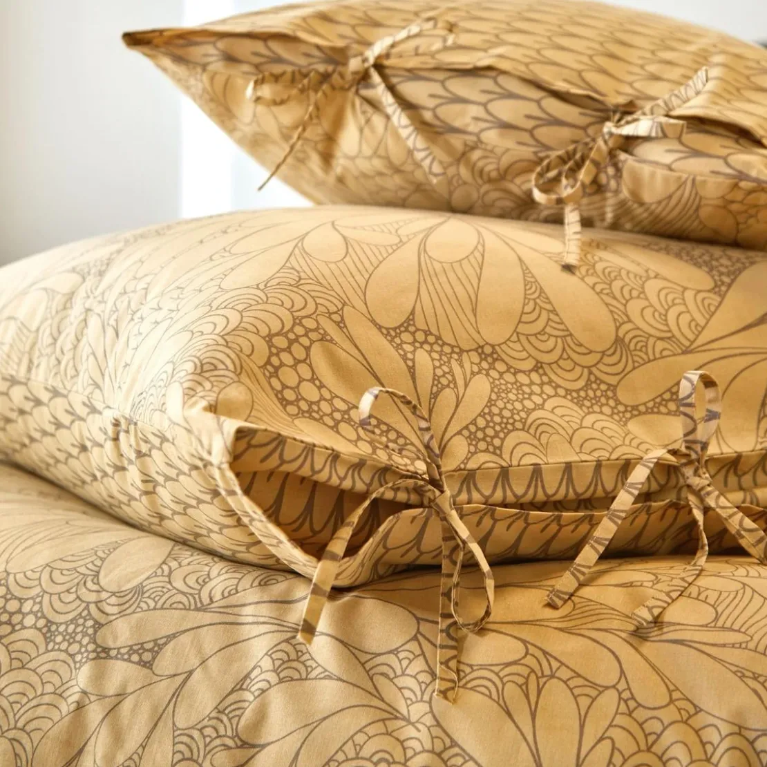 BecquetTaie d'oreiller nouettes coton jaune ocre floral brun taupe - SIDO