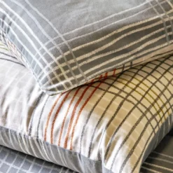 BecquetTaie d'oreiller réversible en flanelle écru à rayures et carreaux - NOA