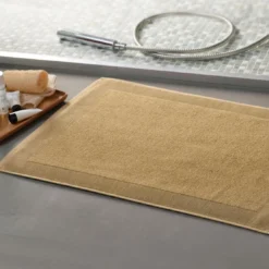 BecquetTapis de bain CAROLINETAP marron camel