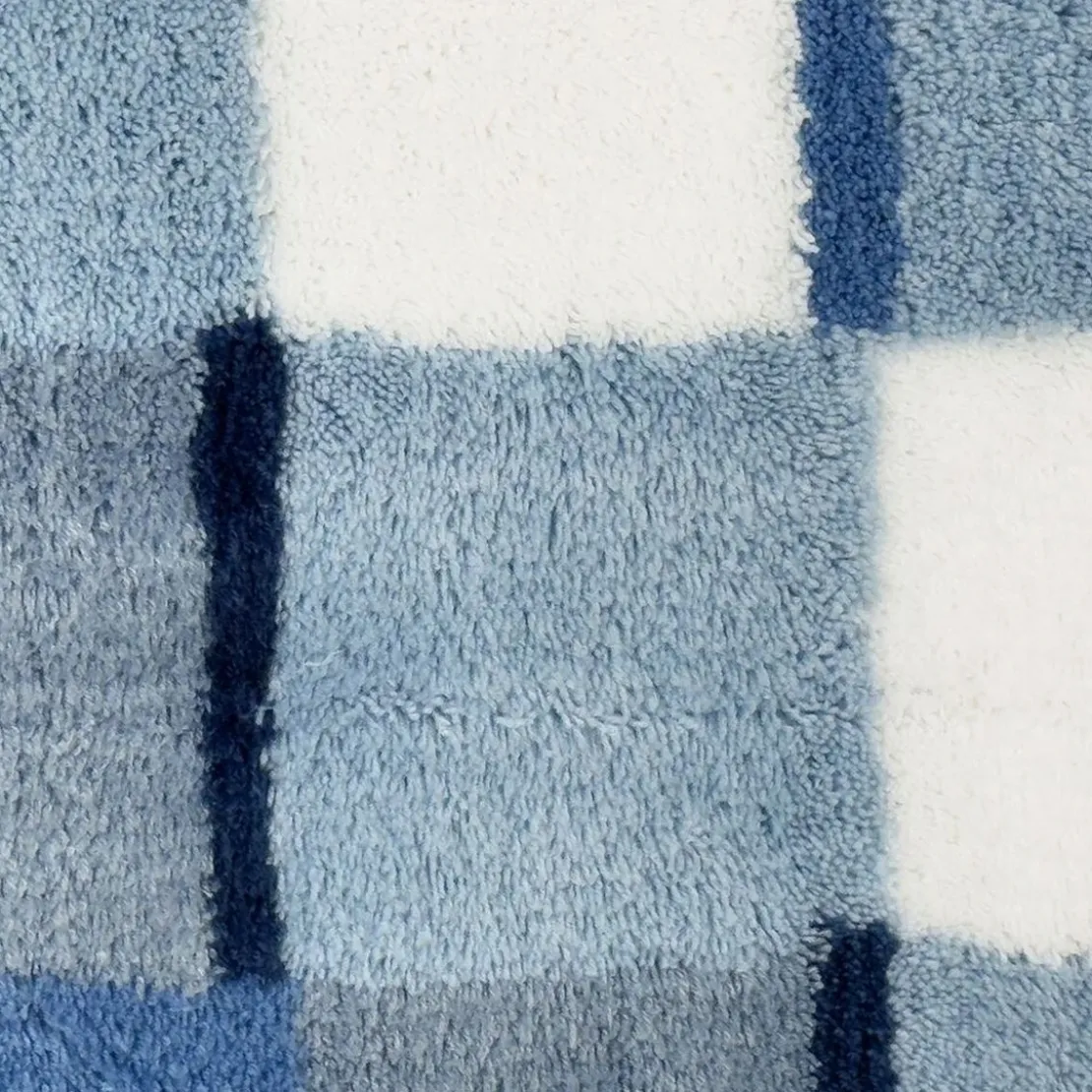 BecquetTapis de bain en acrylique bicolore bleu et blanc effet mosaÎque 1850 g/m²