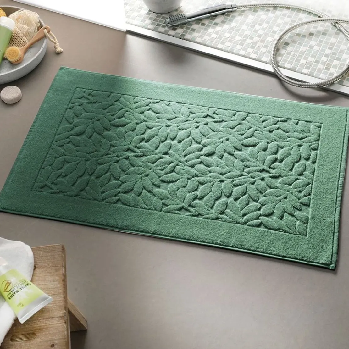 BecquetTapis de bain en coton 800 g/m² vert motif feuillage - ROSELIERETAP