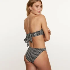 Brigitte BardotHaut de maillot de bain bandeau noir Madrague