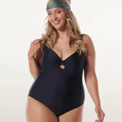 Brigitte BardotMaillot une pièce noir Porquerolles