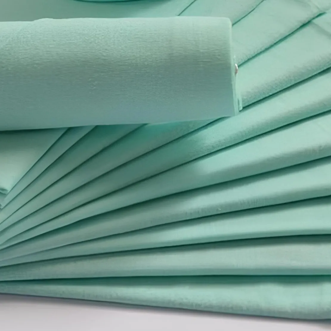 CalitexLot de 12 serviettes de table ARC EN CIEL vert d'eau 44 x 44 cm