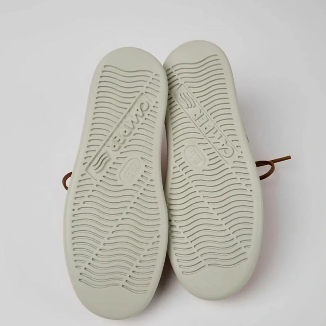 CamperChaussure Homme Runner en coton rouge