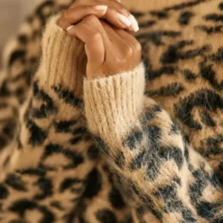 La Petite EtoilePull MAY à imprimé léopard beige et noir
