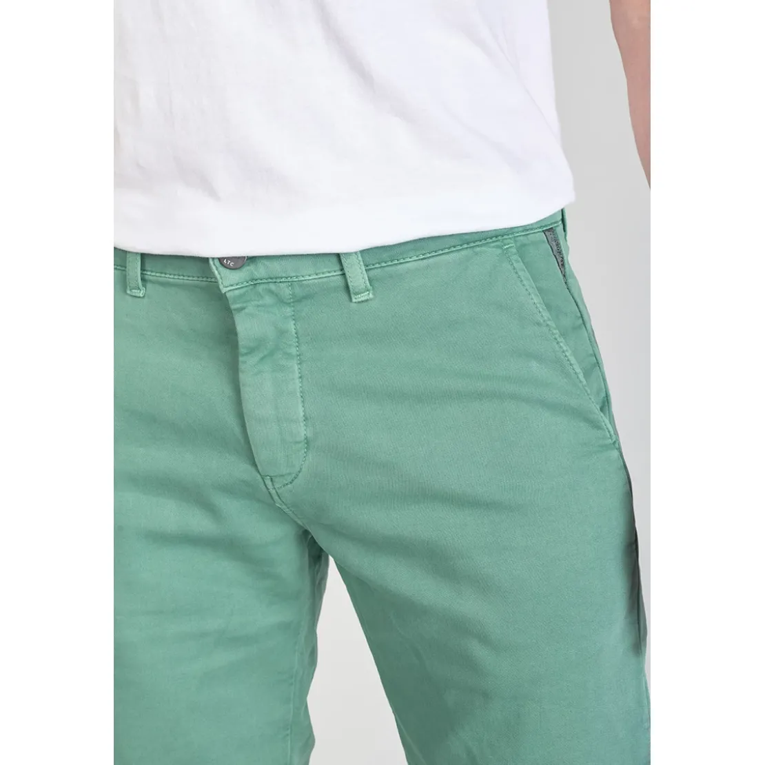 Le Temps des CerisesBermuda chino Jogg Swoop vert d'eau en coton