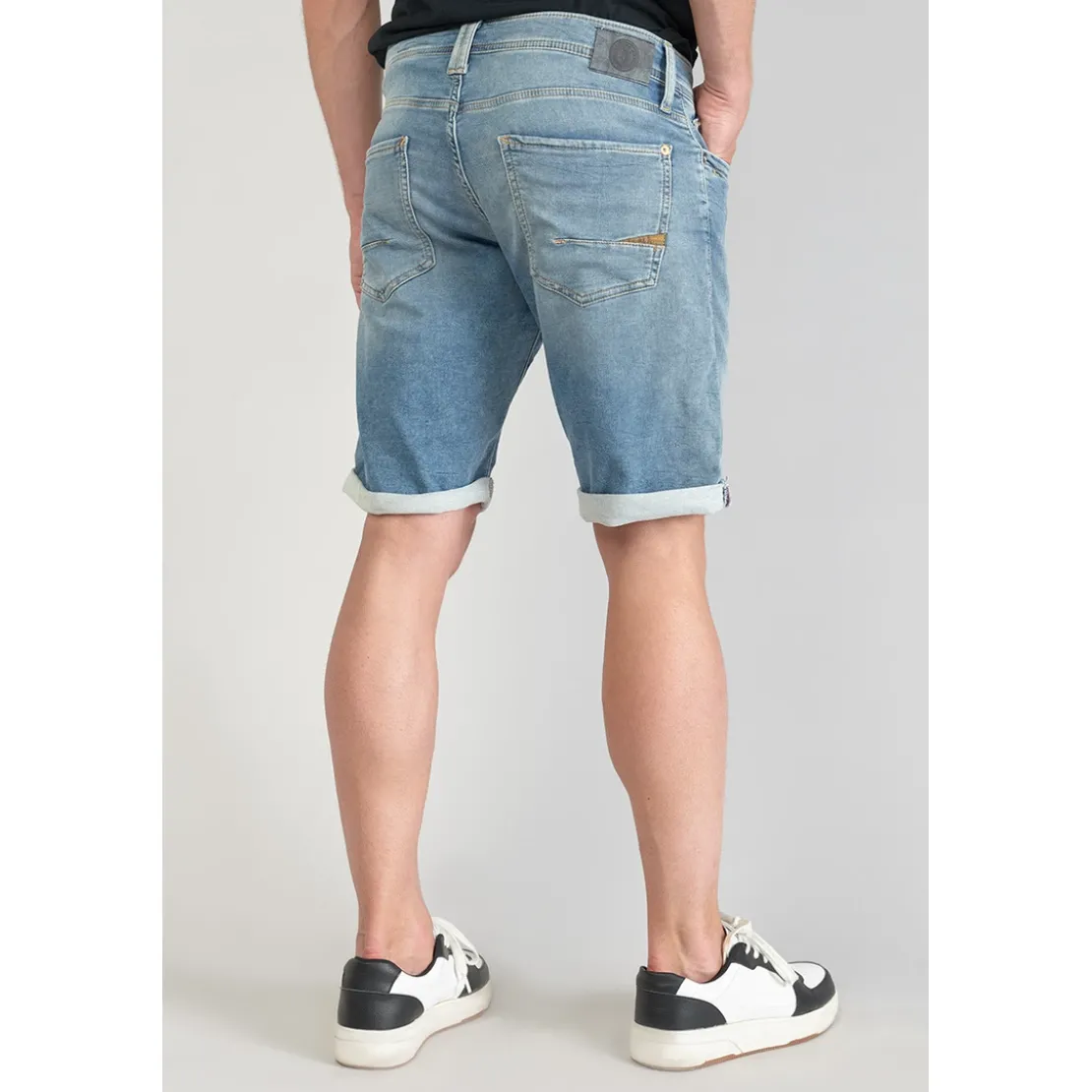 Le Temps des CerisesBermuda Jogg Lo bleu délavé en coton à la toile très stretch
