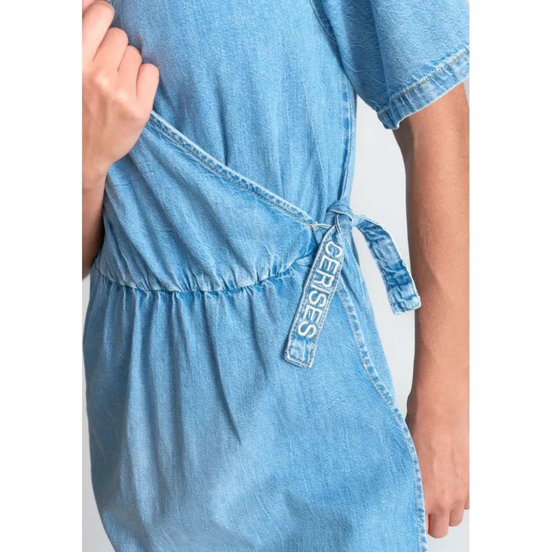Le Temps des CerisesRobe portefeuille en jeans FLOE bleu Sloan