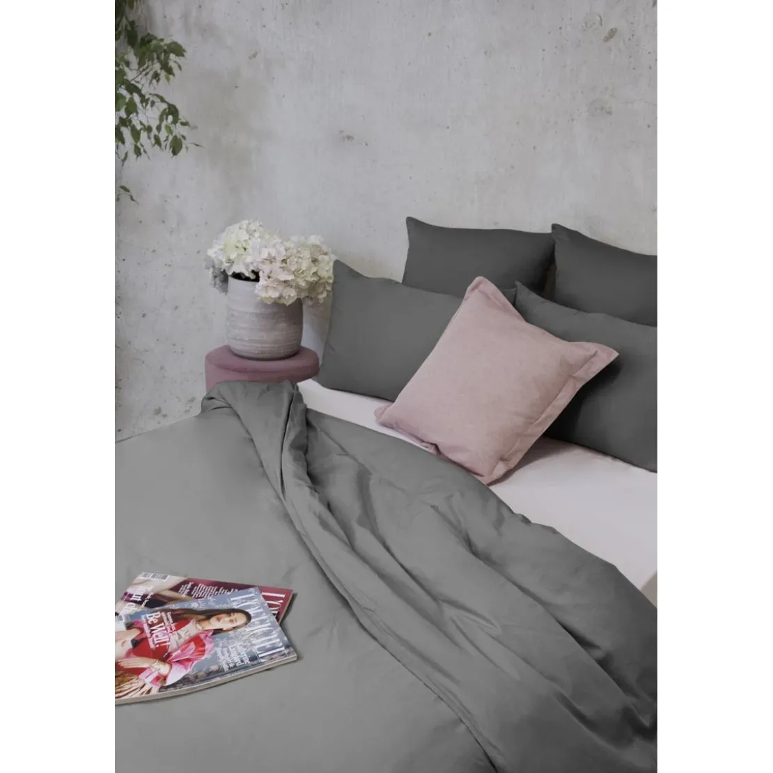 L'Officiel InteriorsLes Prodigieuses - Housse de couette en satin de coton - Gris foncé