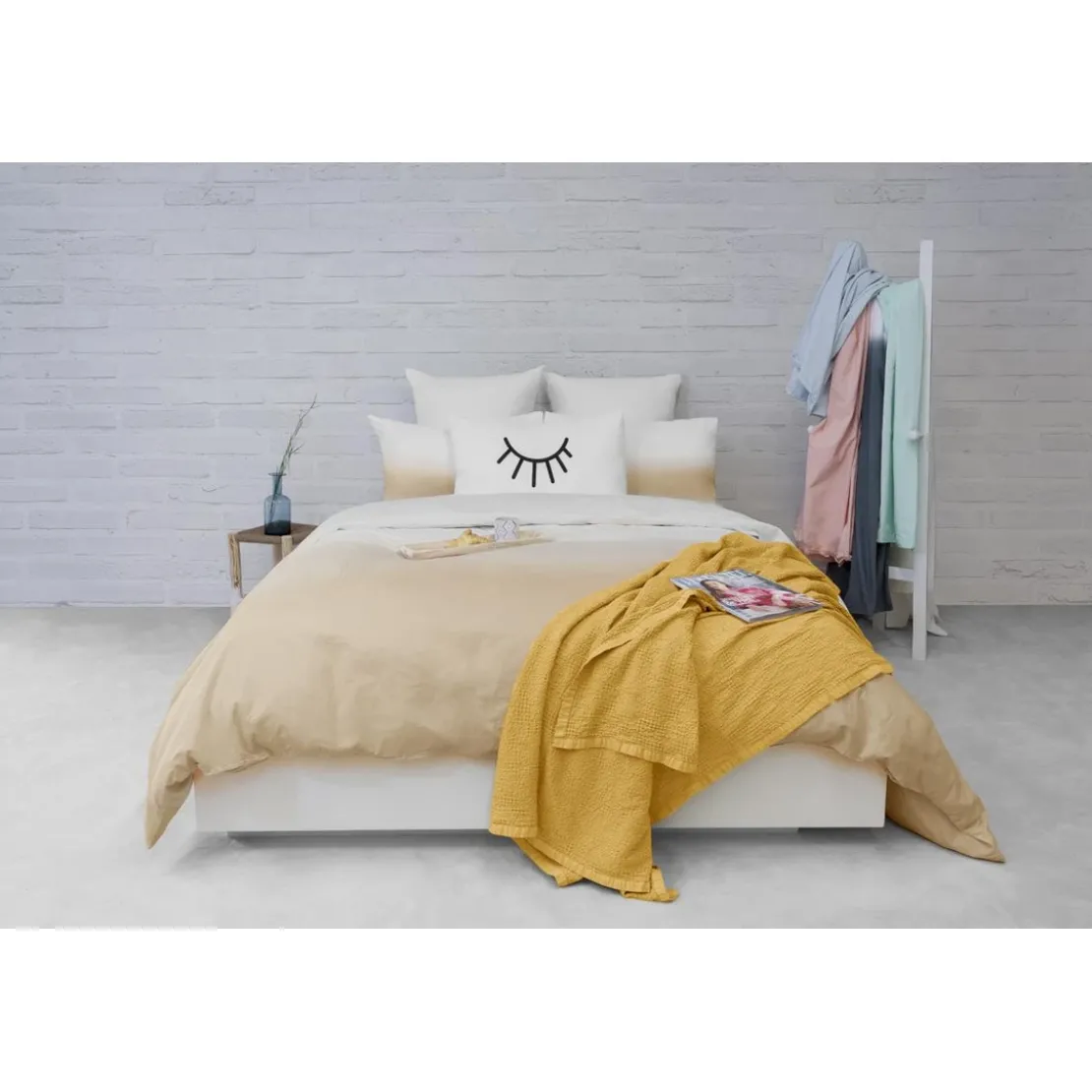 L'Officiel InteriorsPlaid en coton ocre - Les basiques