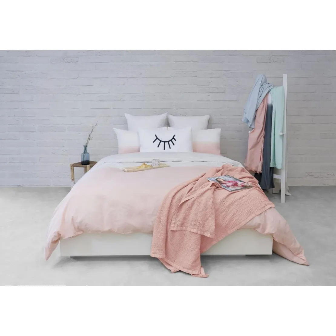L'Officiel InteriorsPlaid en coton Rose poudré - Les basiques