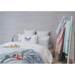 L'Officiel InteriorsPlaid en coton bleu ciel - Les basiques