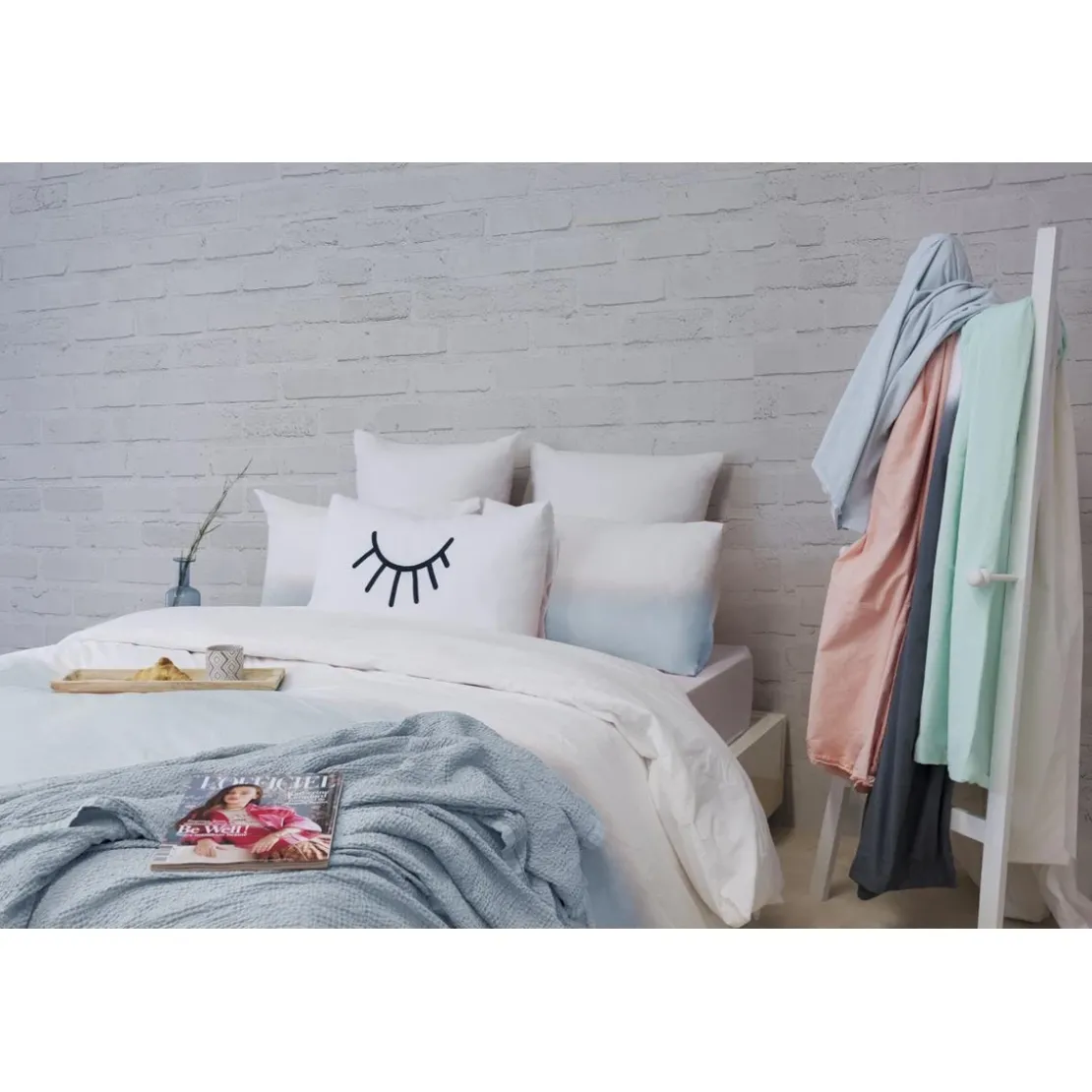 L'Officiel InteriorsPlaid en coton bleu ciel - Les basiques