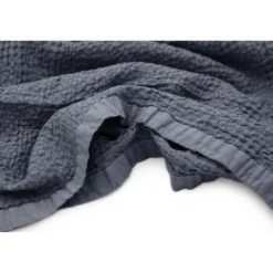 L'Officiel InteriorsPlaid en coton gris foncé - Les basiques