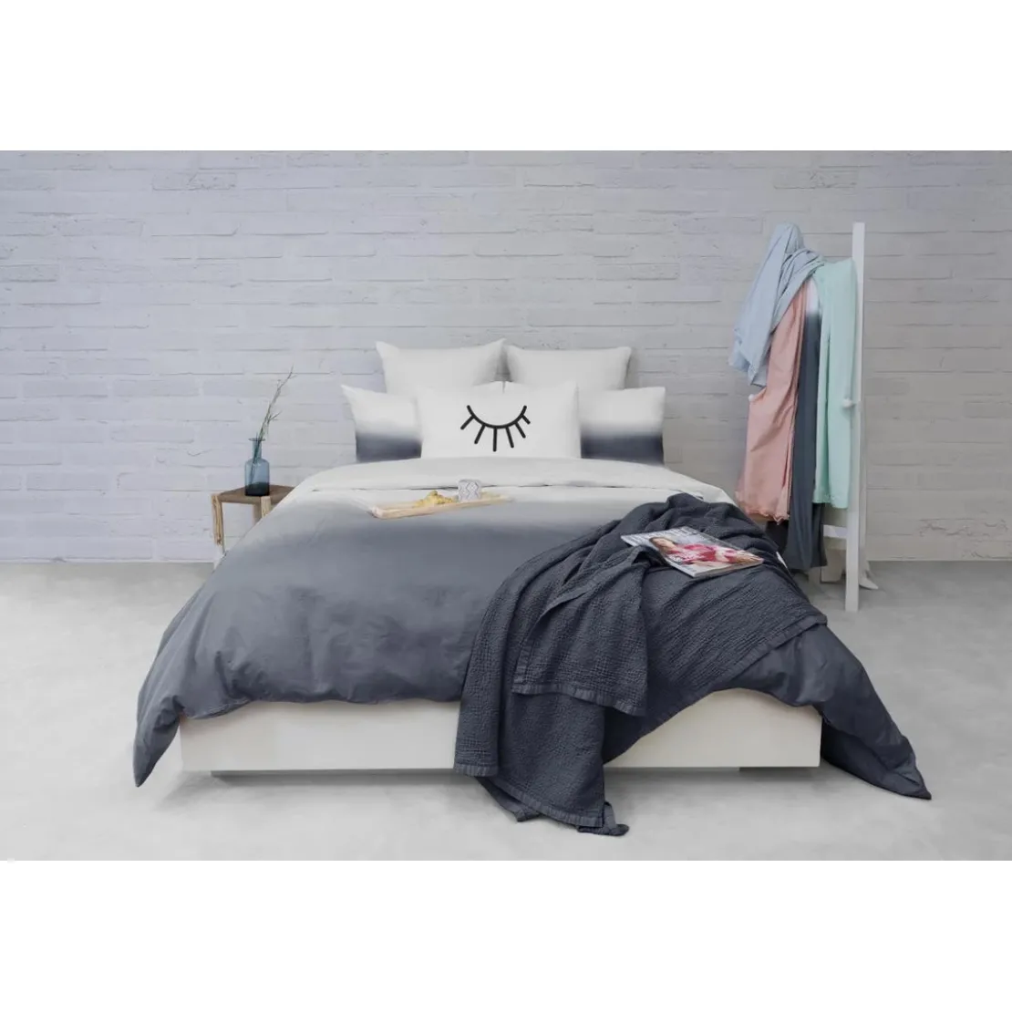 L'Officiel InteriorsPlaid en coton gris foncé - Les basiques