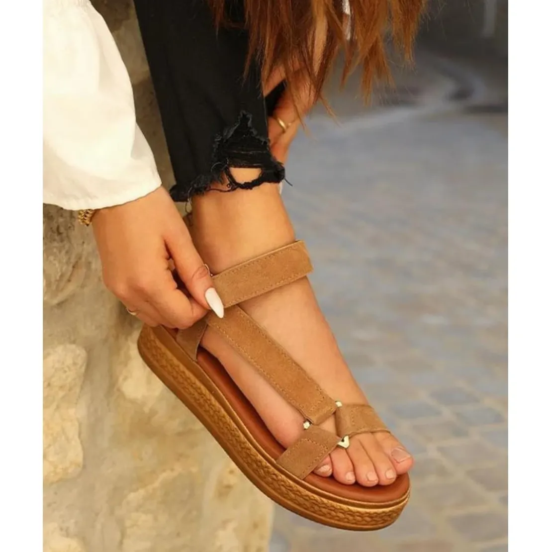 Mes jolis nu piedsSandales à plateforme femme cuir camel