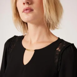 Naf NafTee shirt manches longues détail dentelle noir