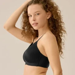 NaturanaSoutien-gorge doux et agréable avec détails en maille noir- The Monday