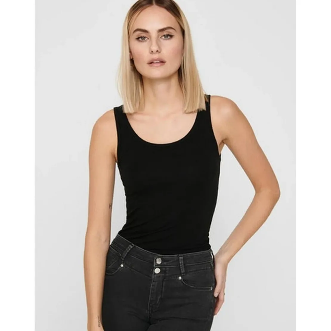 OnlyDébardeur Col rond Sans manches Coupe plus longue noir en coton Yas
