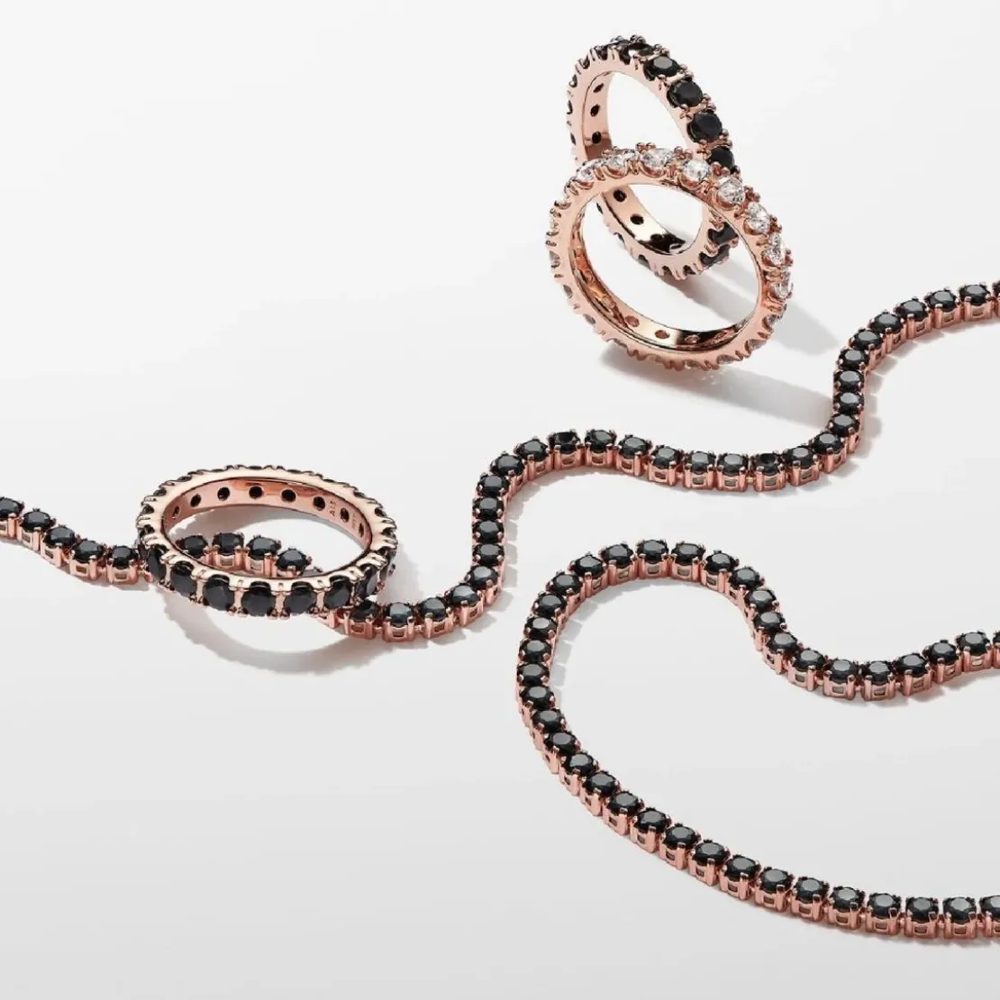 PandoraBracelet métal doré à l'or fin avec cristal noir femme Pandora Timeless