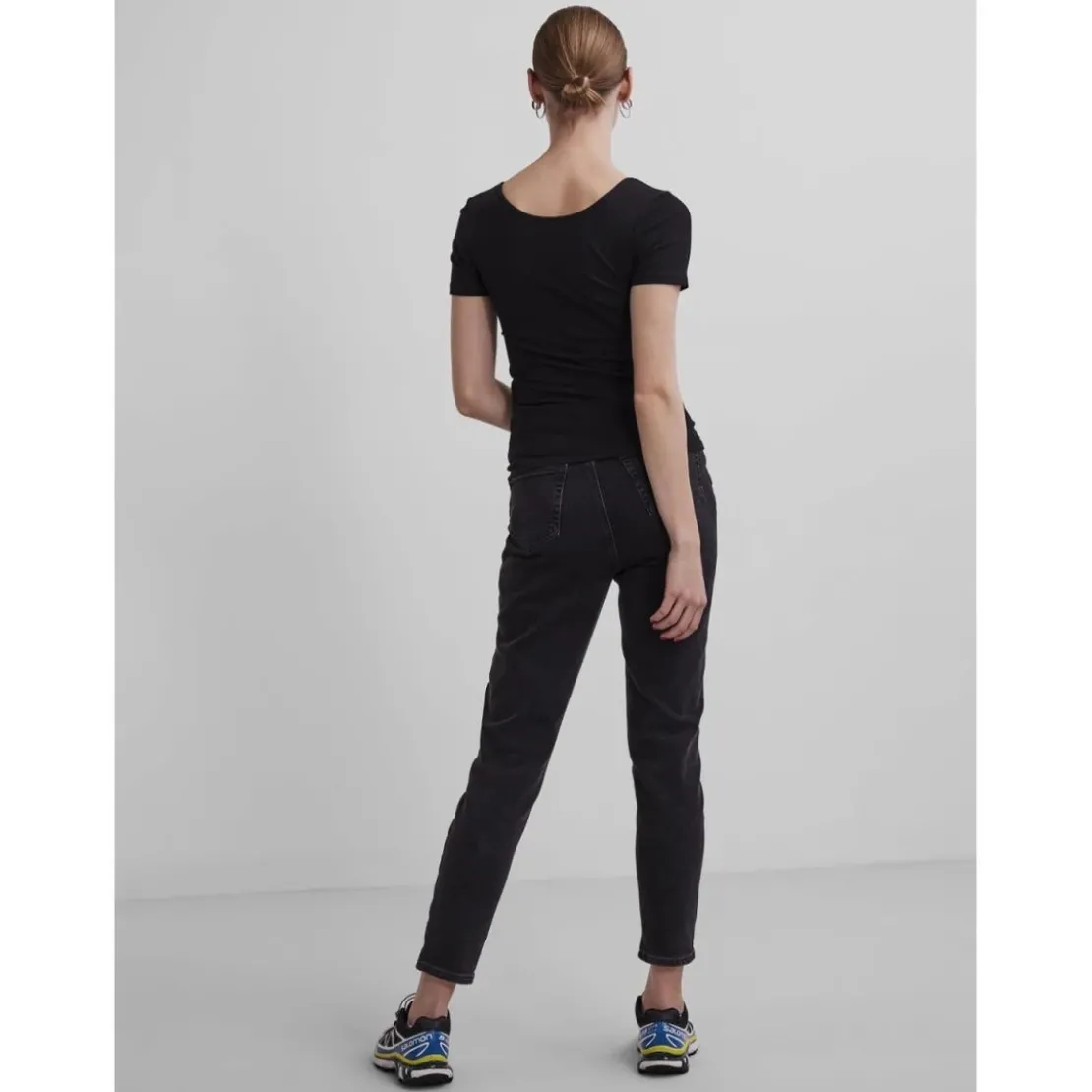 PiecesBlouse manches courtes col rond noir