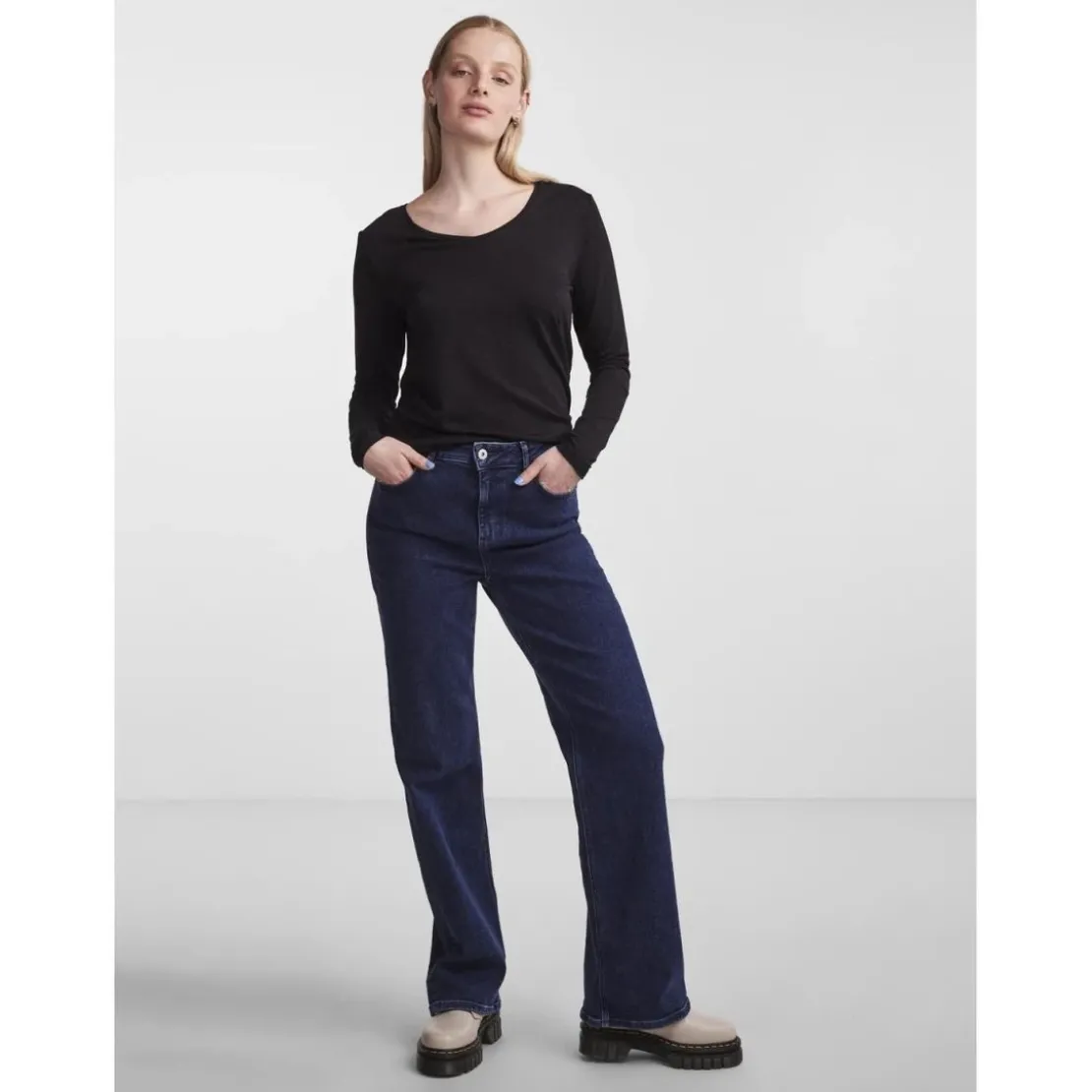 PiecesT-shirt regular fit manches longues noir en viscose