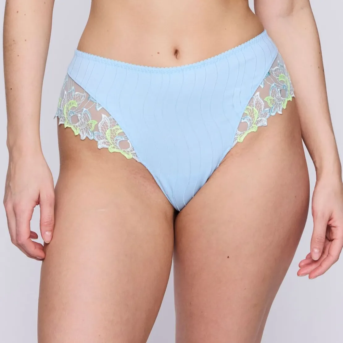 Prima DonnaString luxueux DEAUVILLE Milky Bleu- DEAUVILLE MILKY BLUE