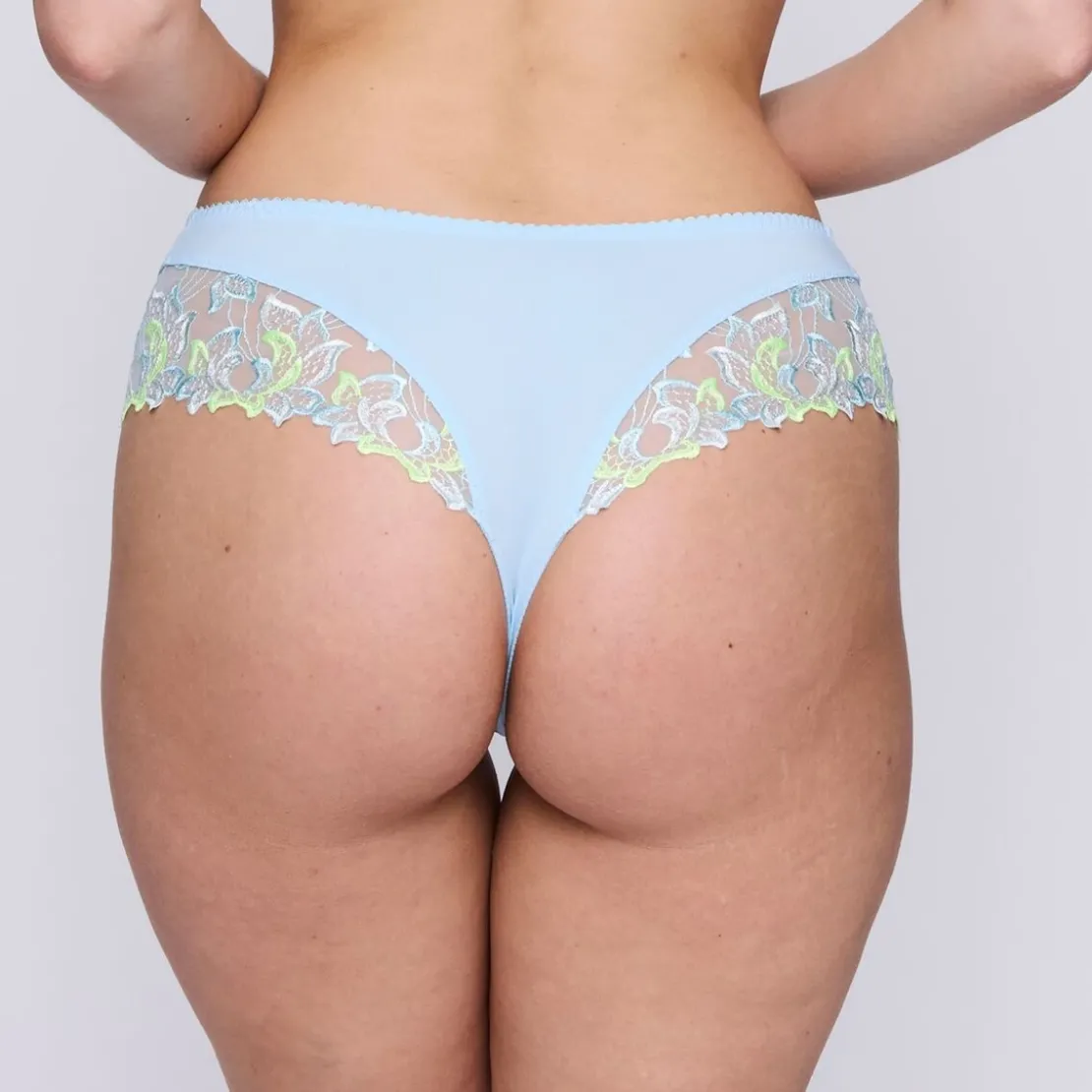 Prima DonnaString luxueux DEAUVILLE Milky Bleu- DEAUVILLE MILKY BLUE