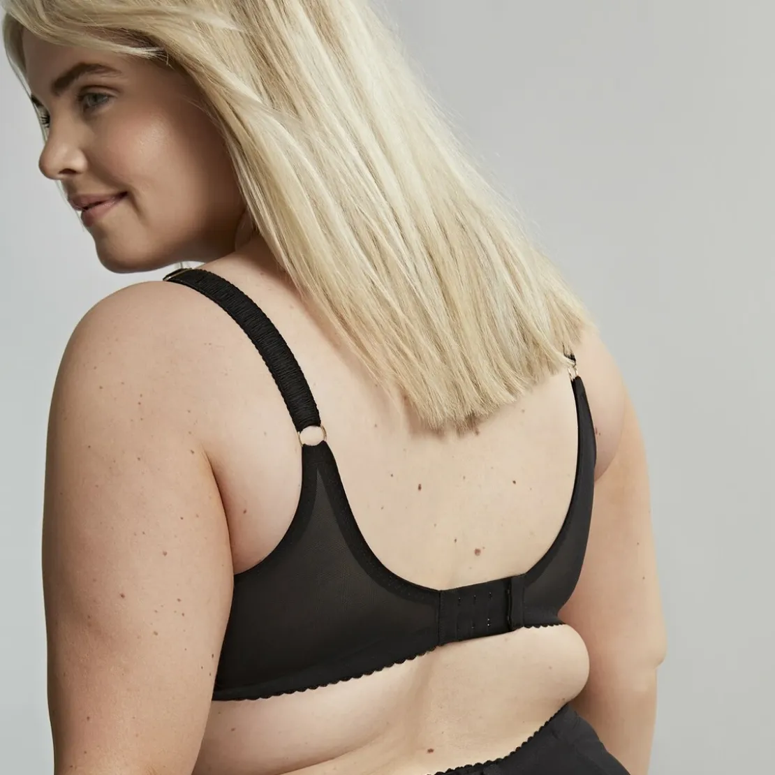 SculptresseSoutien gorge plongeantnoir- Liberty
