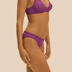 Simone Pérèleculotte violette- Oisive