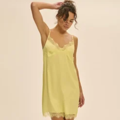Simone PérèleNuisette - Jaune d'été- SATIN SECRETS